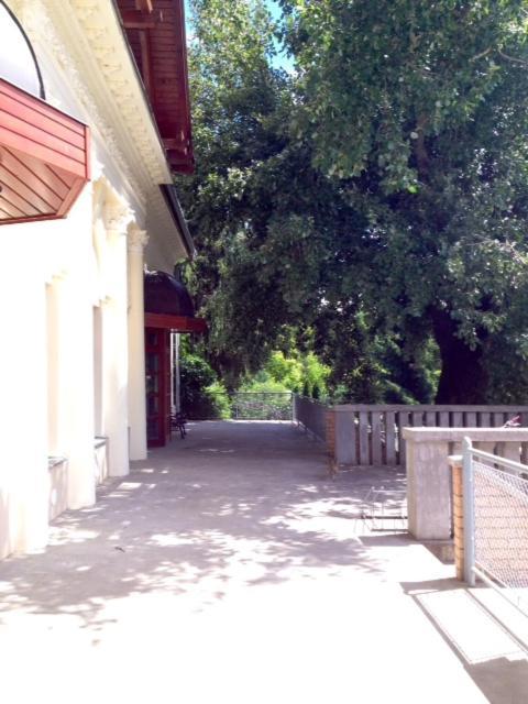 Goencoelhaz Hostel Vác Εξωτερικό φωτογραφία